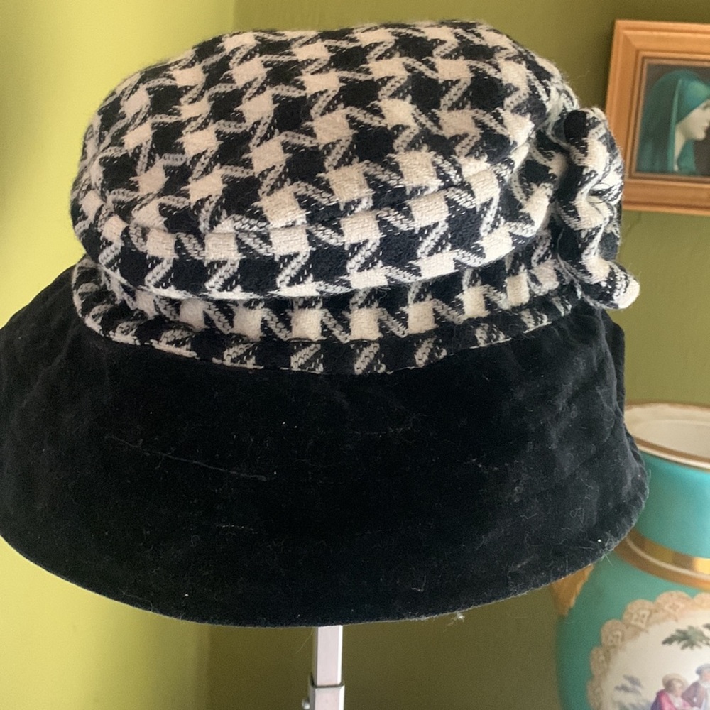 Deborah Rhodes mocha hat - Picture 2 of 3
